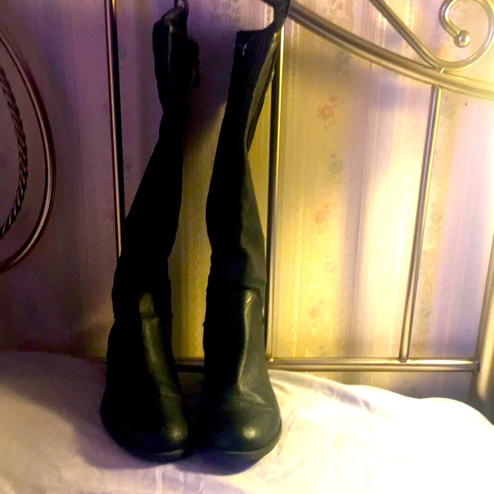 Simply Vera Wang knee high boots early 90.s y2k. Real genuine soft leather